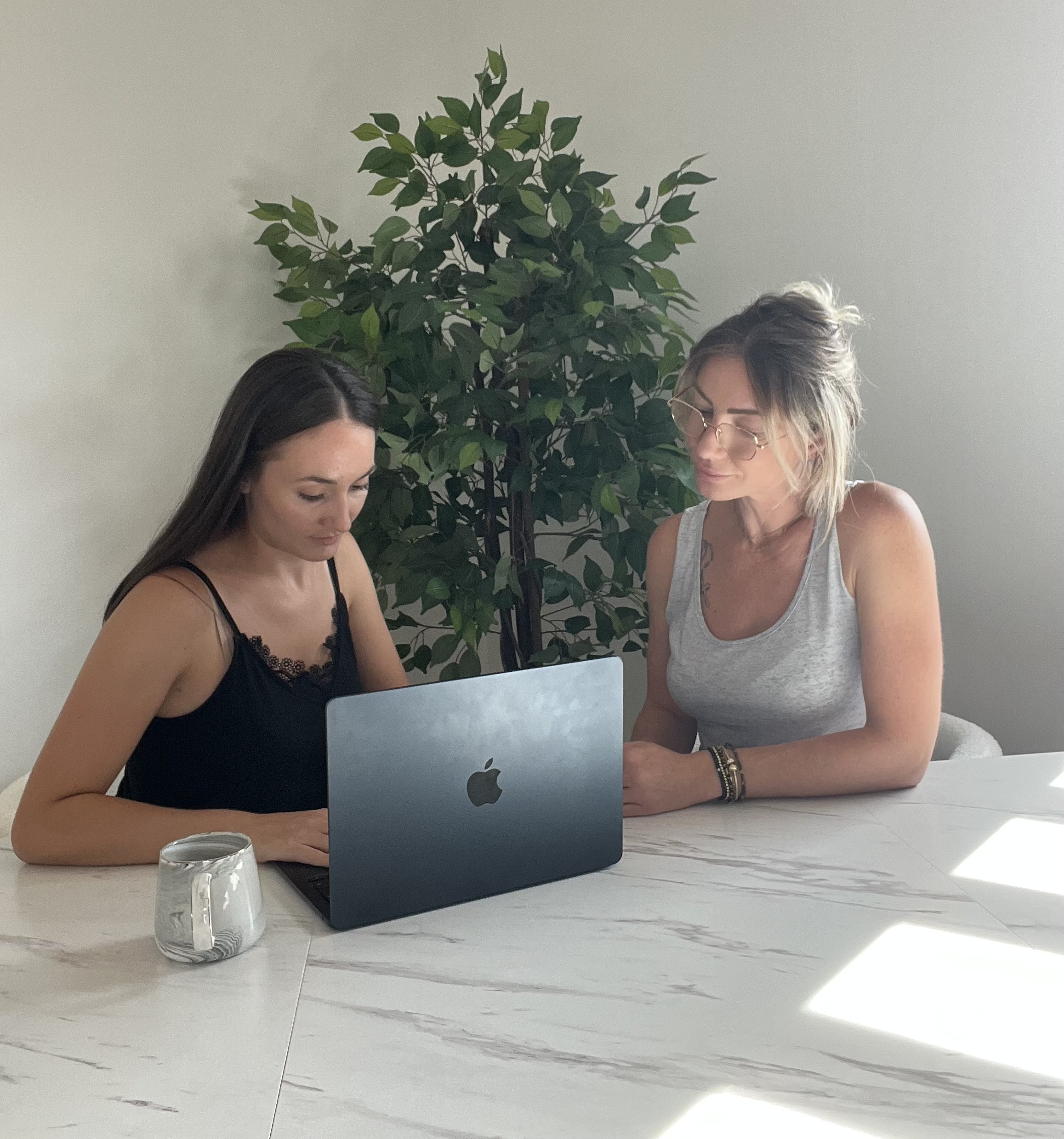 Laurianne et Mégane de LM CARE